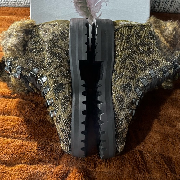 Jessica Simpson Norina bronze leopard Lace up boots. Never worn in original box - Picture 8 of 11